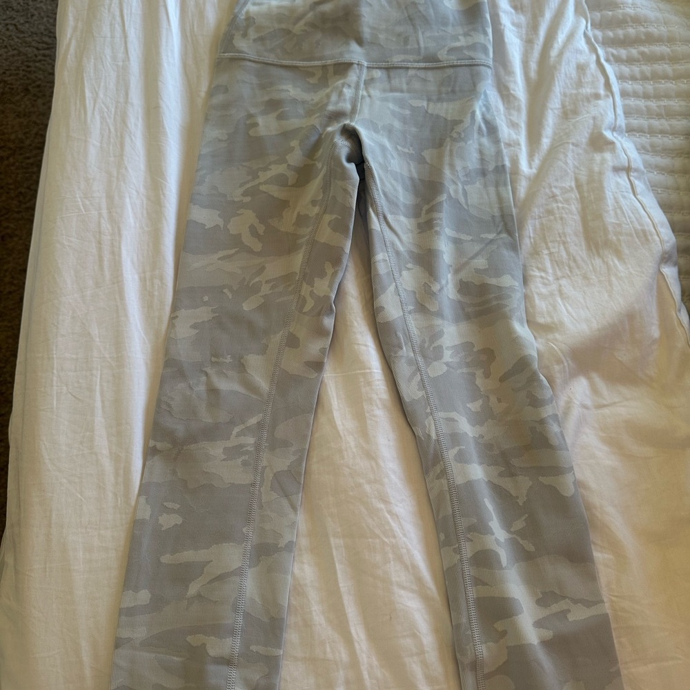 Lululemon leggings size 4, 7/8 length, white camo